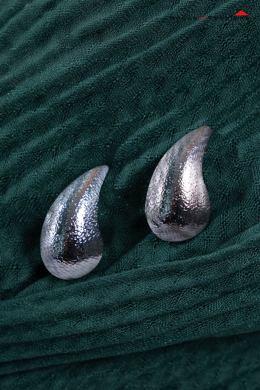 Toniq Silver Molten Shape Stud Earrings – Elegant Accessories for Women