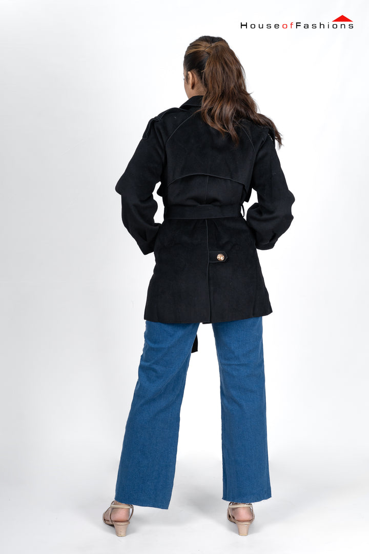 Short two-row trench coat with a high cotton content