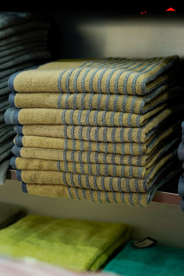 Simple Stripe Fashionable Bath Towel, Soft And Absorbent, 75*137cm