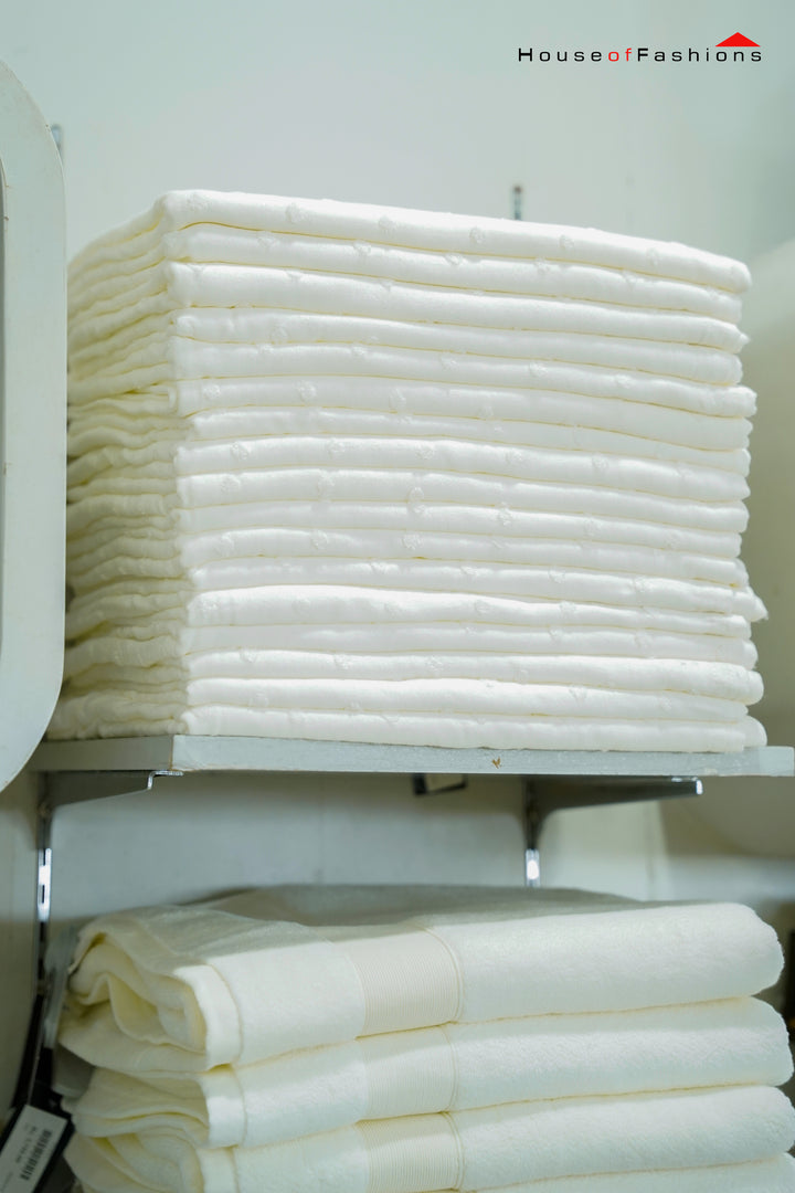 Simple White Fashionable Bath Towel, Soft And Absorbent, 75*137cm