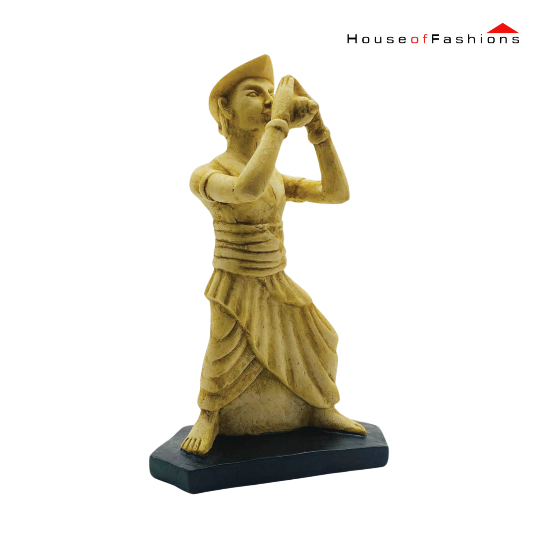 Traditional Huck Statue Ornament Sculpture